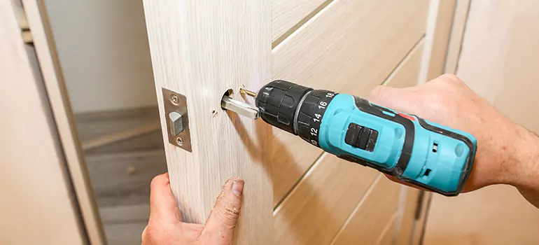 Old Door Knob Repair in Opa-locka, FL